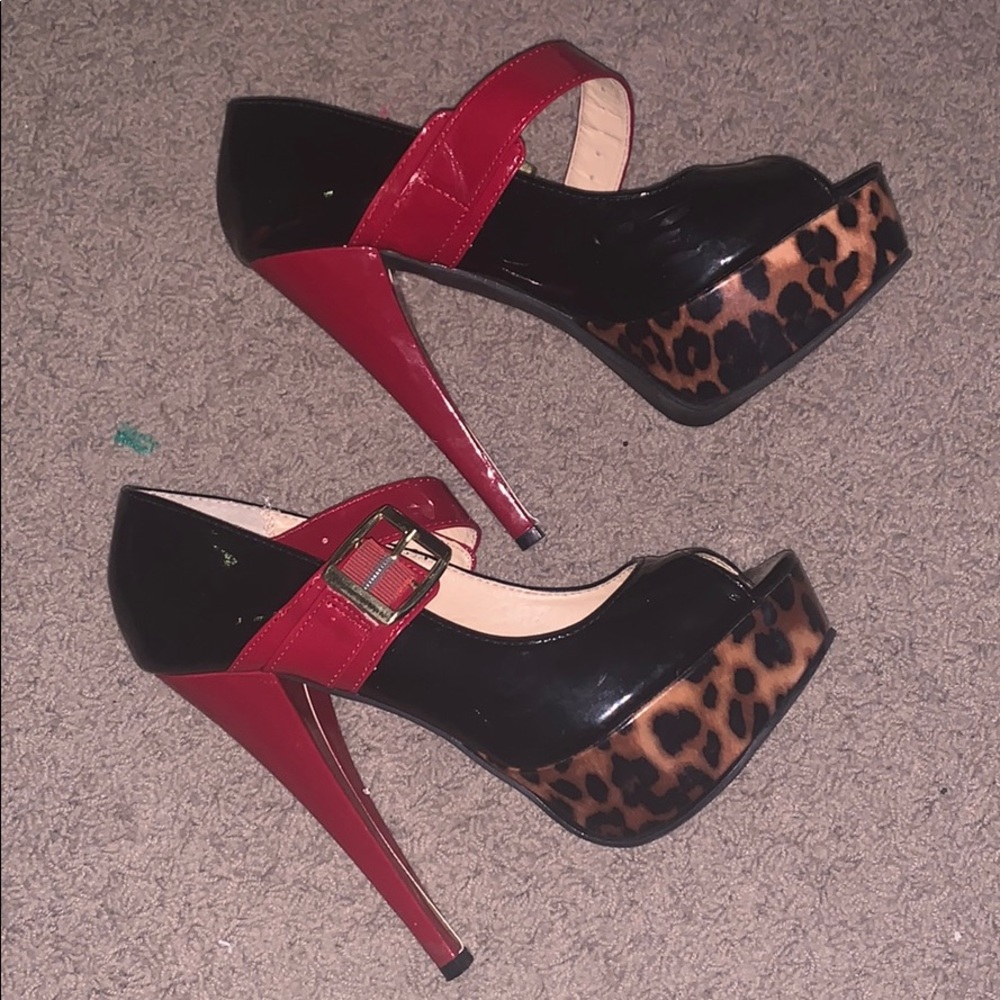 Steve Madden patten leather heels